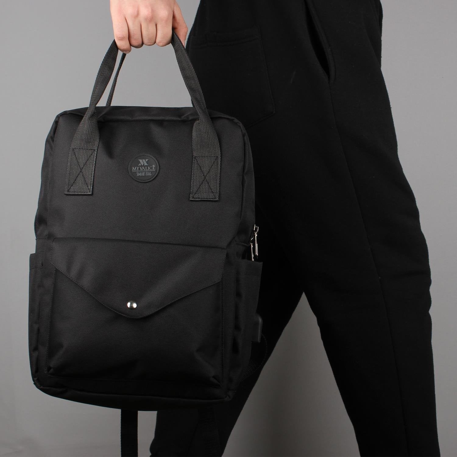 Bizzypack Smart Backpack with USB Charging Port - Khaki Green